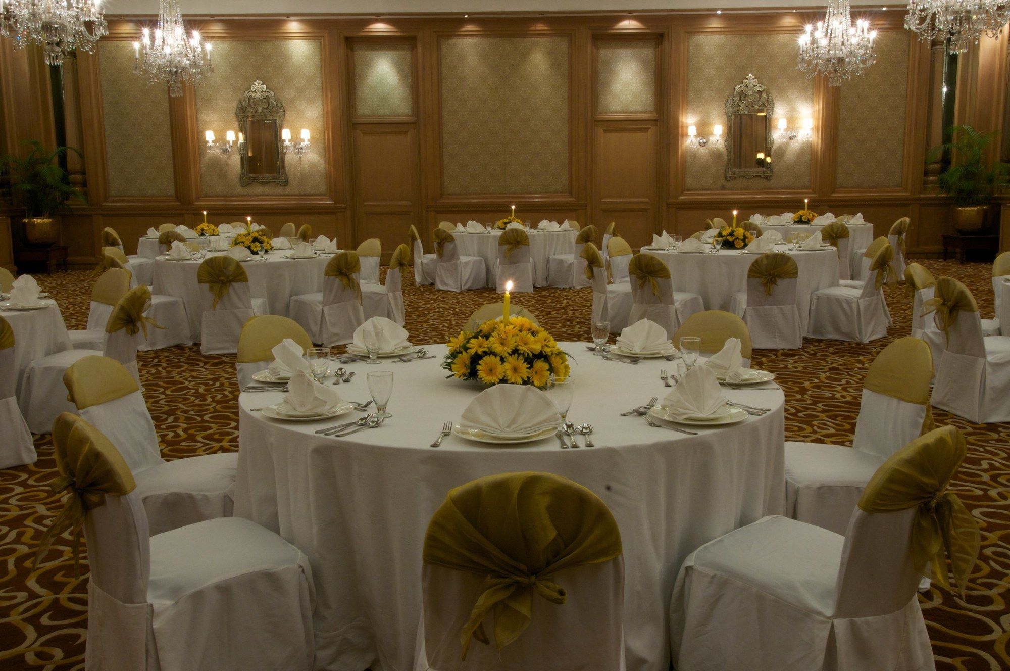 Hotel Taj Mahal, Lucknow Zewnętrze zdjęcie